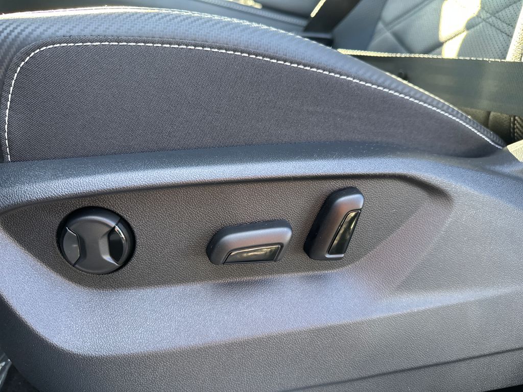 2026 Volkswagen Atlas Cross Sport SE Technology photo 4