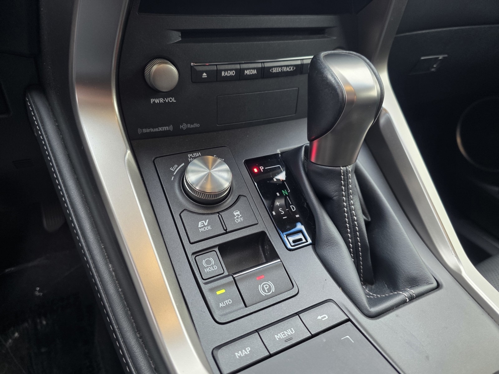 2018 Lexus NX 300h Luxury photo 28
