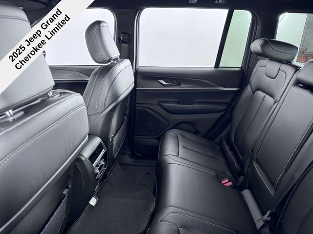 2025 Jeep Grand Cherokee Limited photo 23