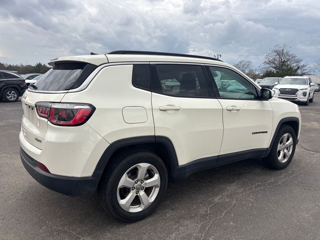 2018 Jeep Compass Latitude photo 3