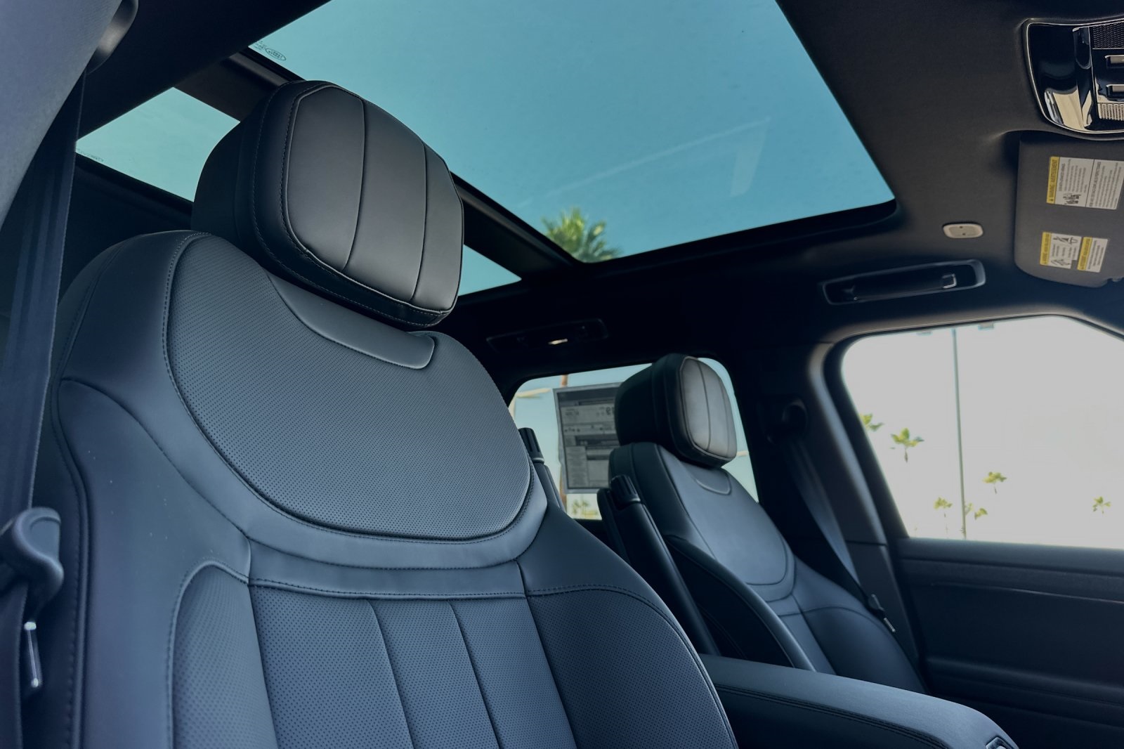 2025 Land Rover Range Rover Sport SE photo 18
