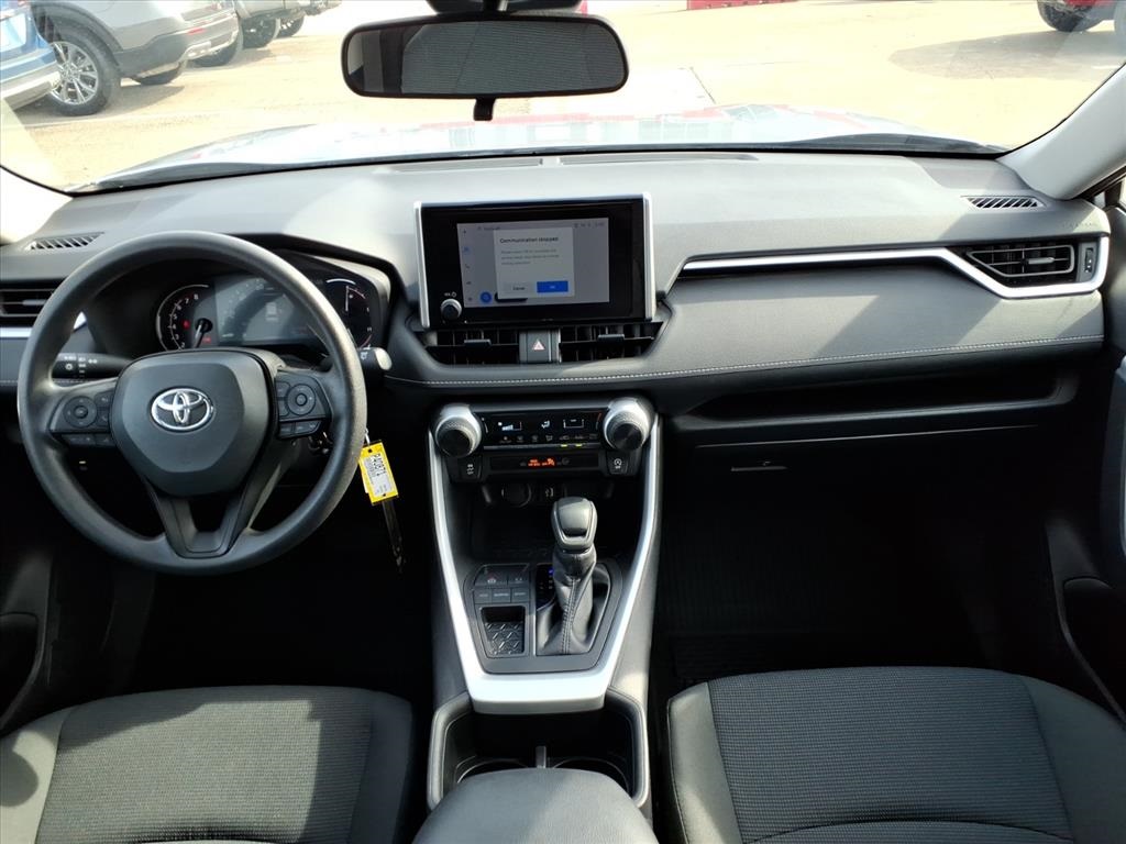 2025 Toyota RAV4 LE photo 4