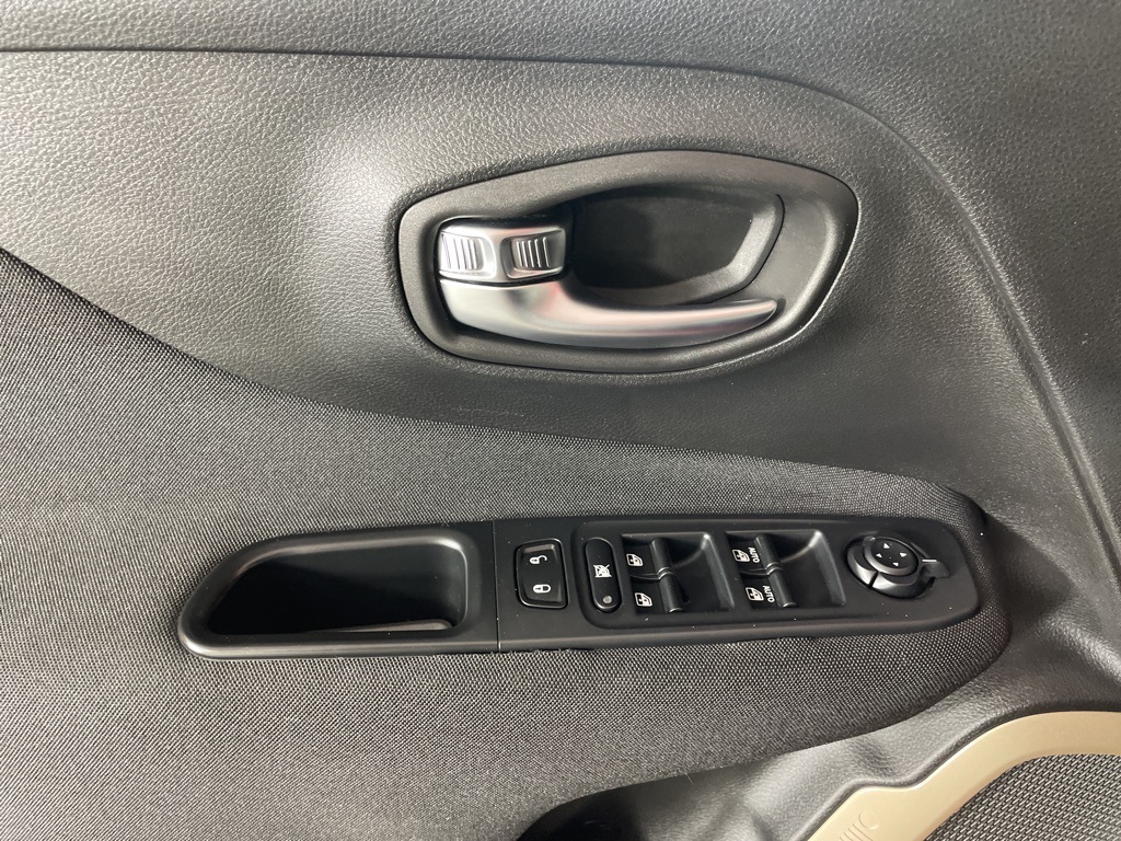 2016 Jeep Renegade Latitude photo 19