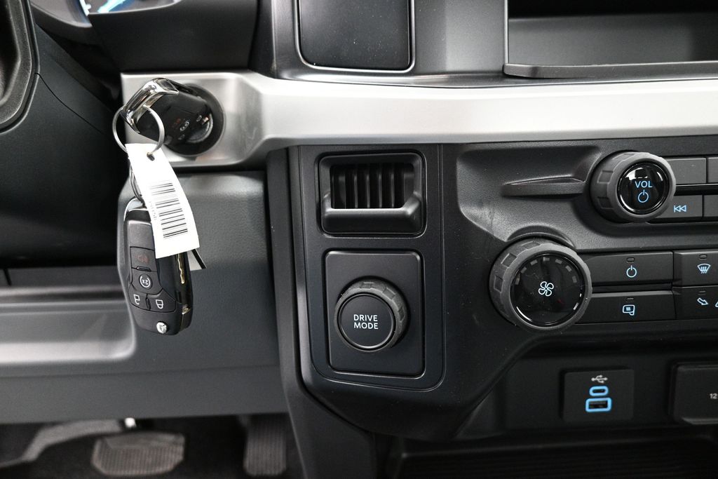 2025 Ford F-550 photo 14