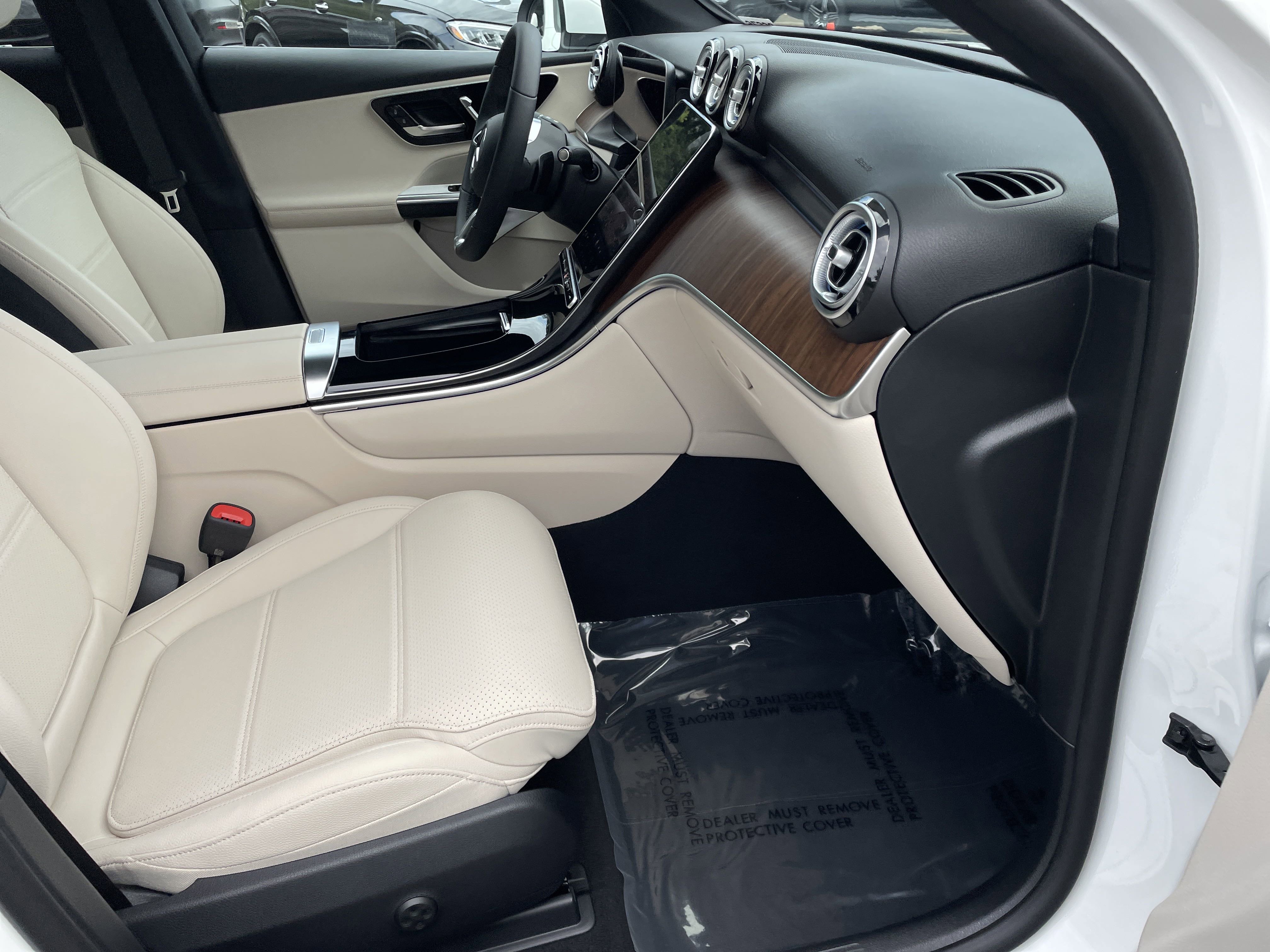 2026 Mercedes Benz GLC 300 photo 26