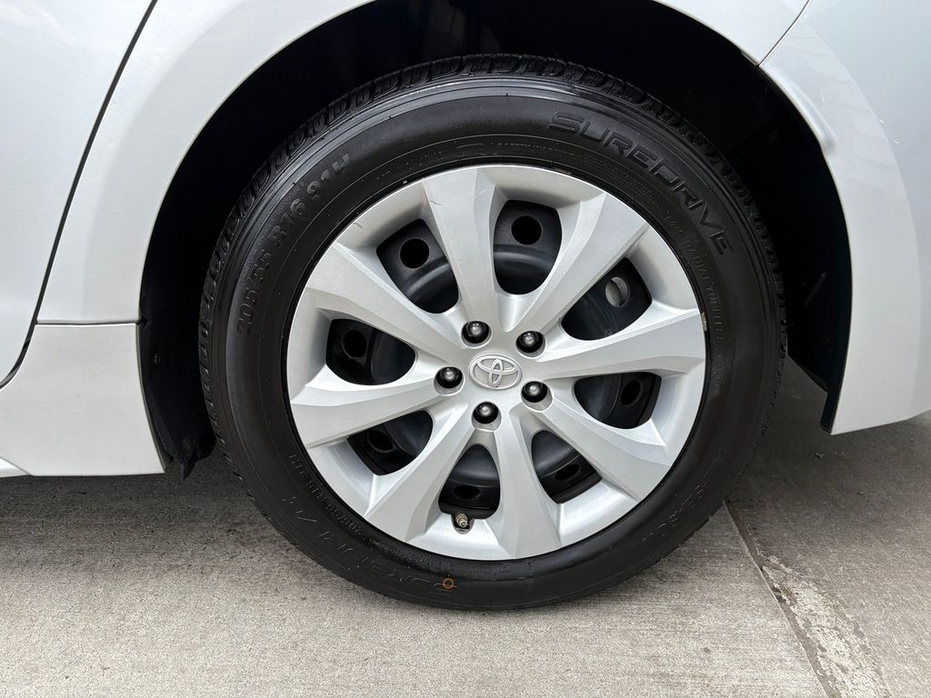 2022 Toyota Corolla LE photo 12