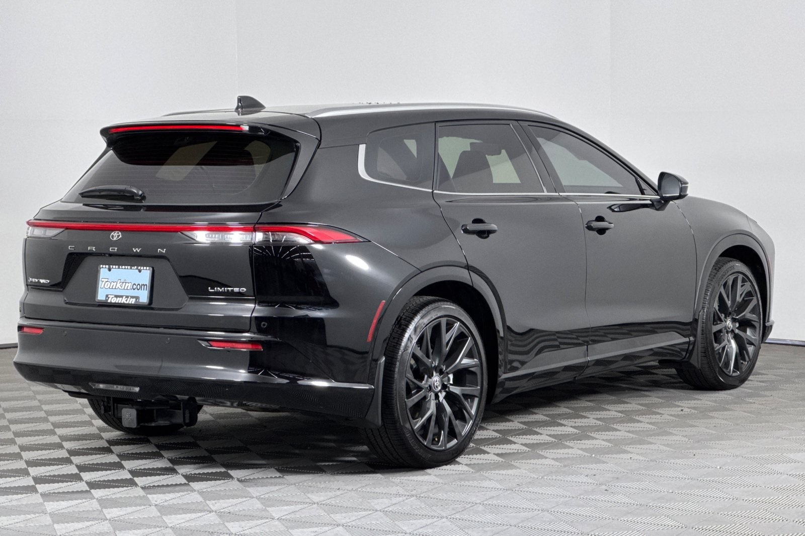 2025 Toyota Crown Signia Limited photo 2