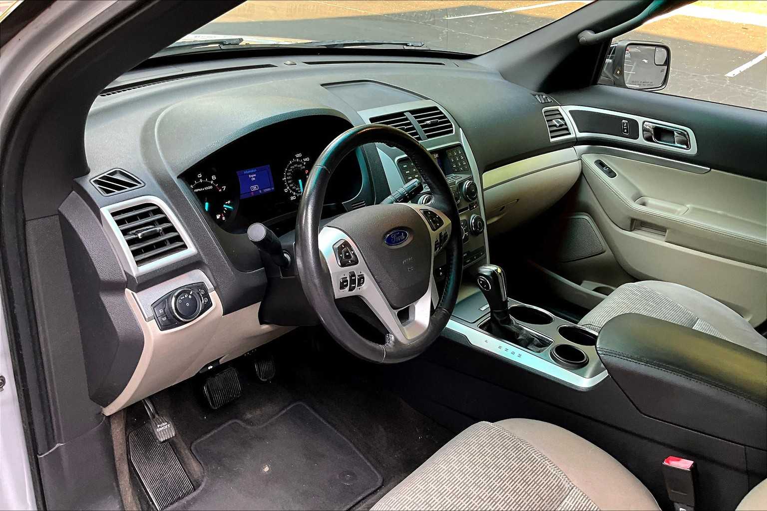2013 Ford Explorer XLT photo 15