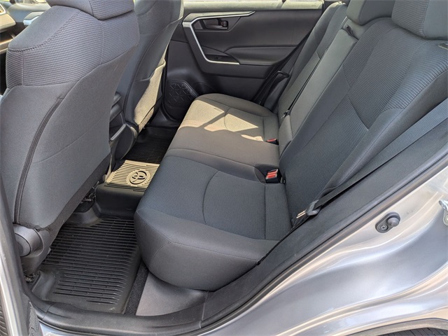 2021 Toyota RAV4 LE photo 12