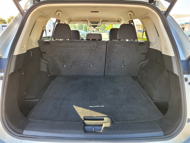 2024 Nissan Rogue SV photo 13