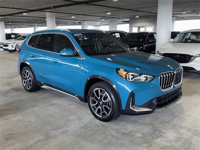 2025 BMW X1 28i's photo