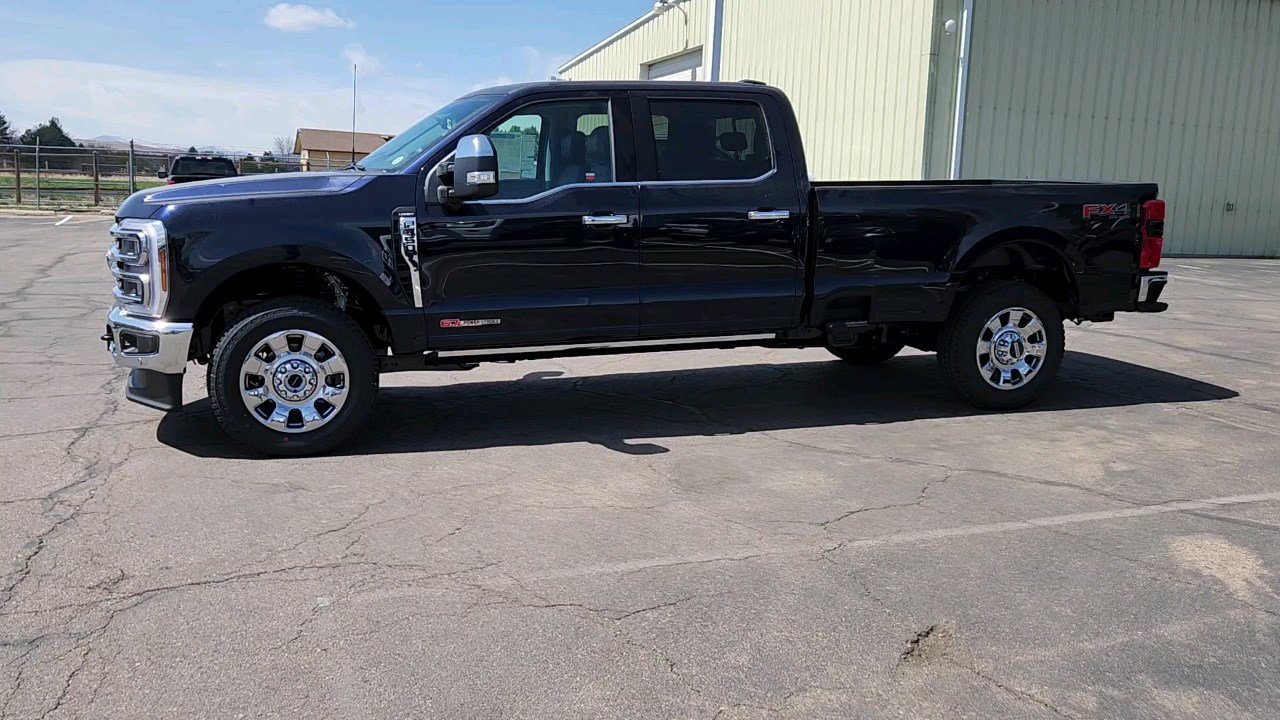 2025 Ford F-350 Lariat photo 2