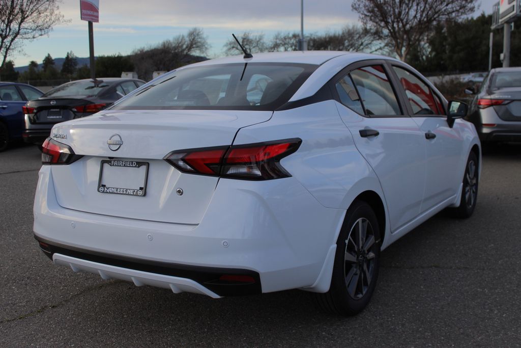 2025 Nissan Versa 1.6 SV photo 4