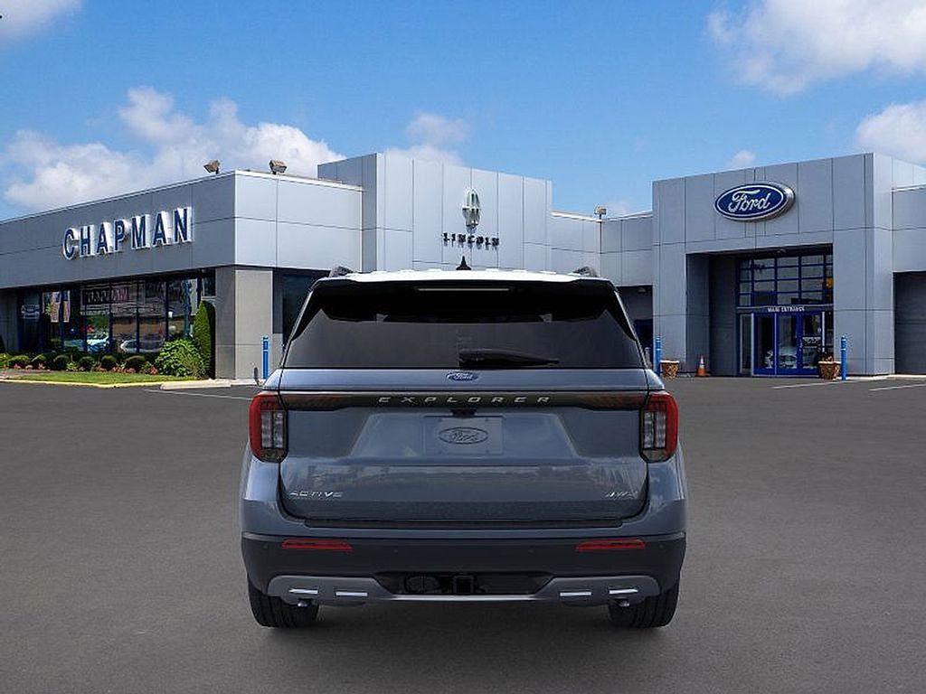 2025 Ford Explorer photo 3