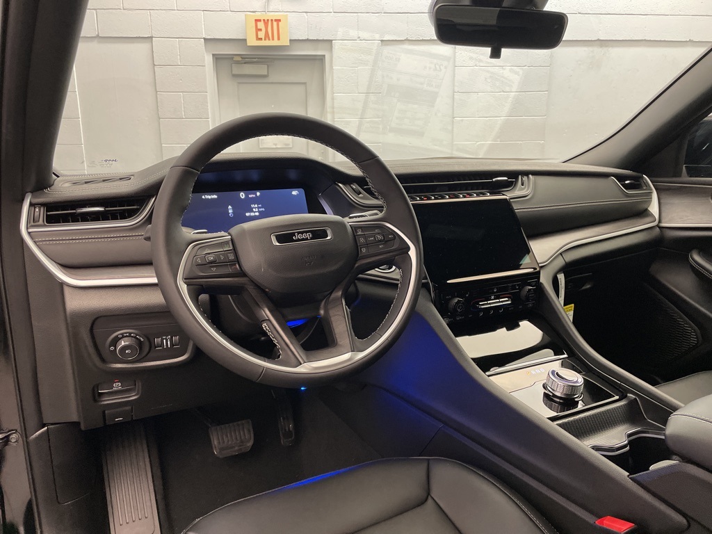 2025 Jeep Grand Cherokee Limited photo 6