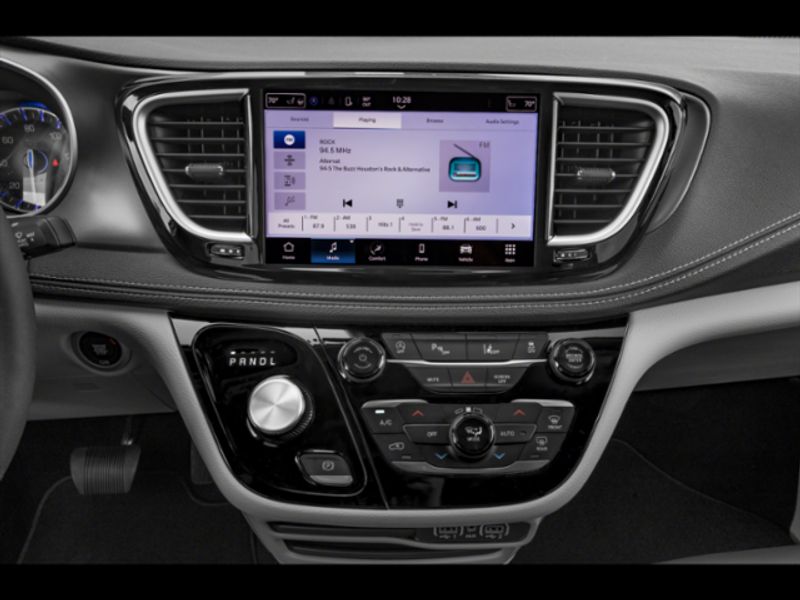 2024 Chrysler Pacifica Touring L photo 6