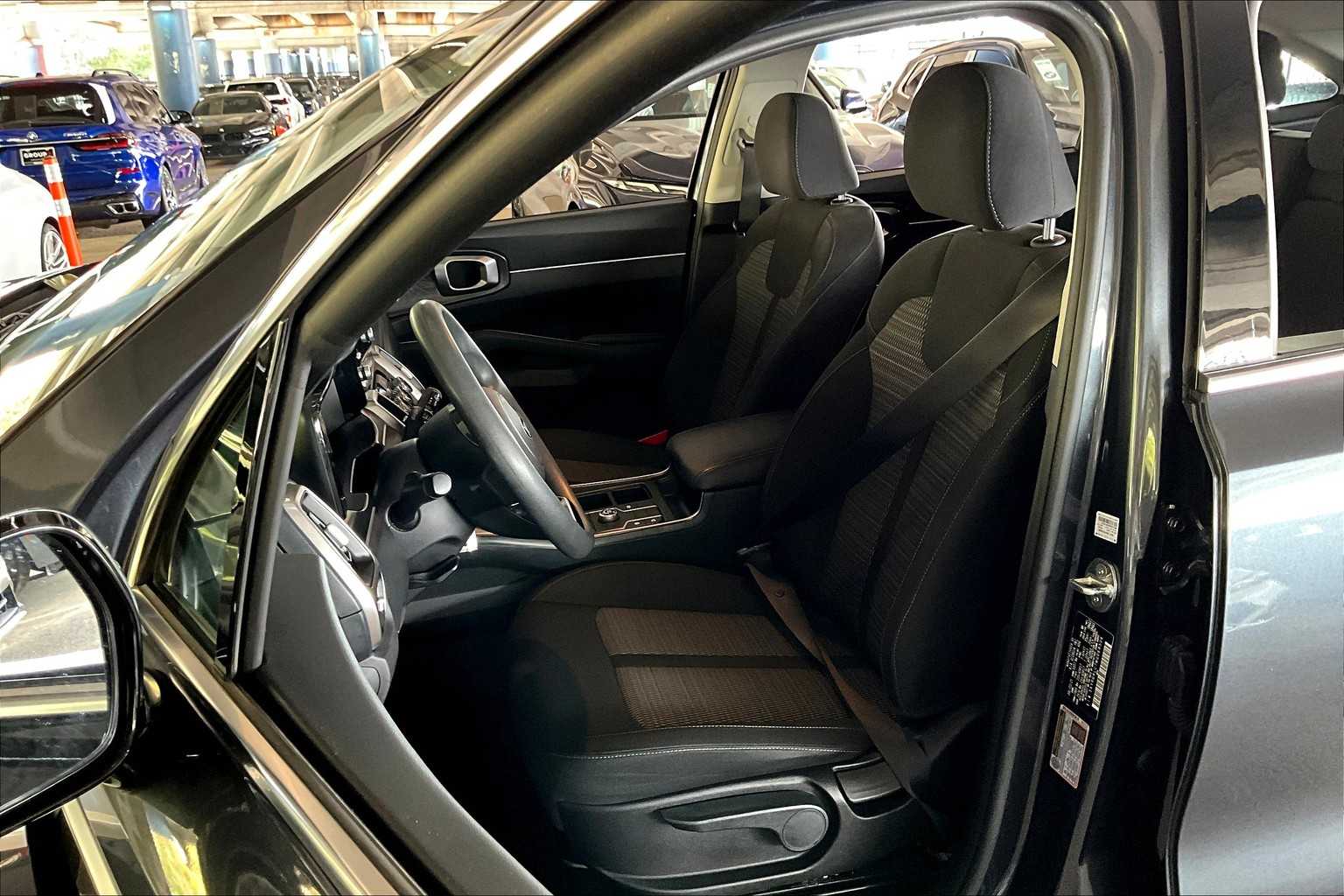 2021 Kia Sorento LX photo 7