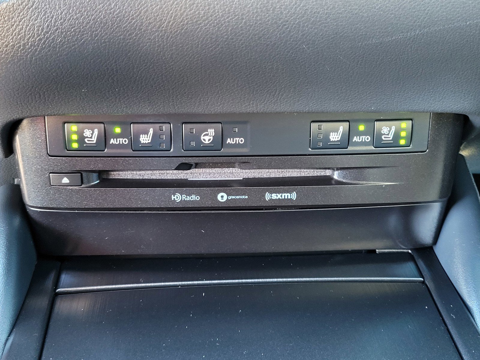 2020 Lexus ES 300h photo 20