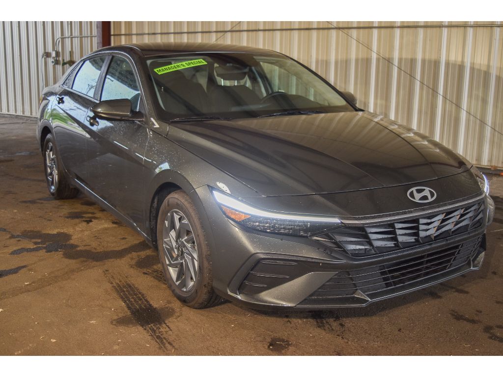 2024 Hyundai Elantra SEL photo 2