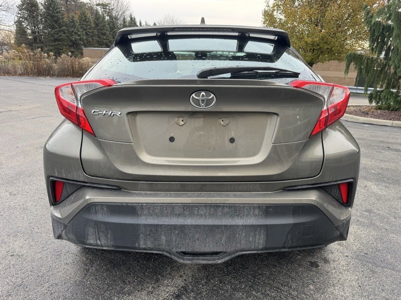 2021 Toyota C-HR LE photo 4