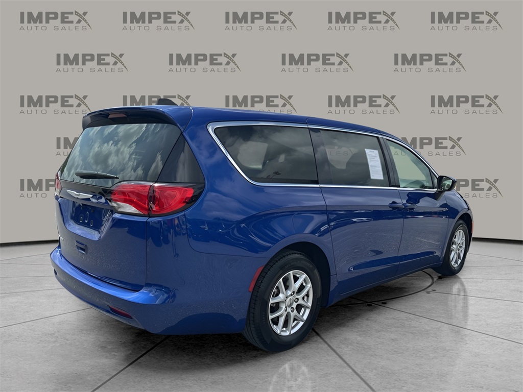 2021 Chrysler Voyager LX photo 5