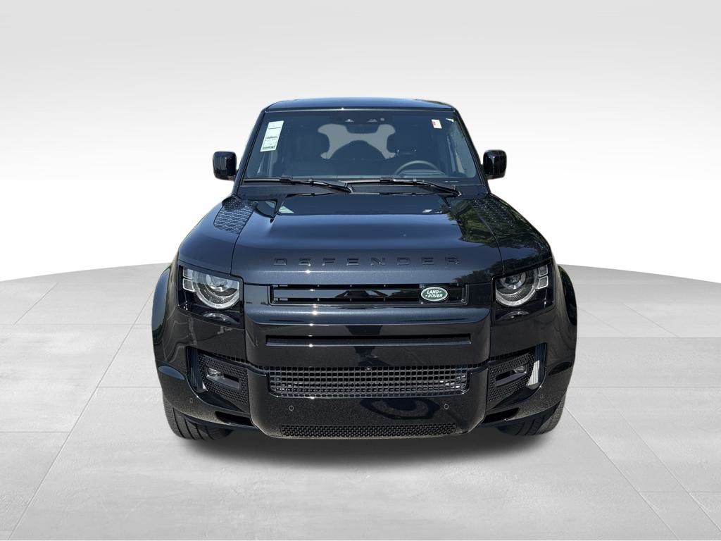 2025 Land Rover Defender 110 V8 photo 2