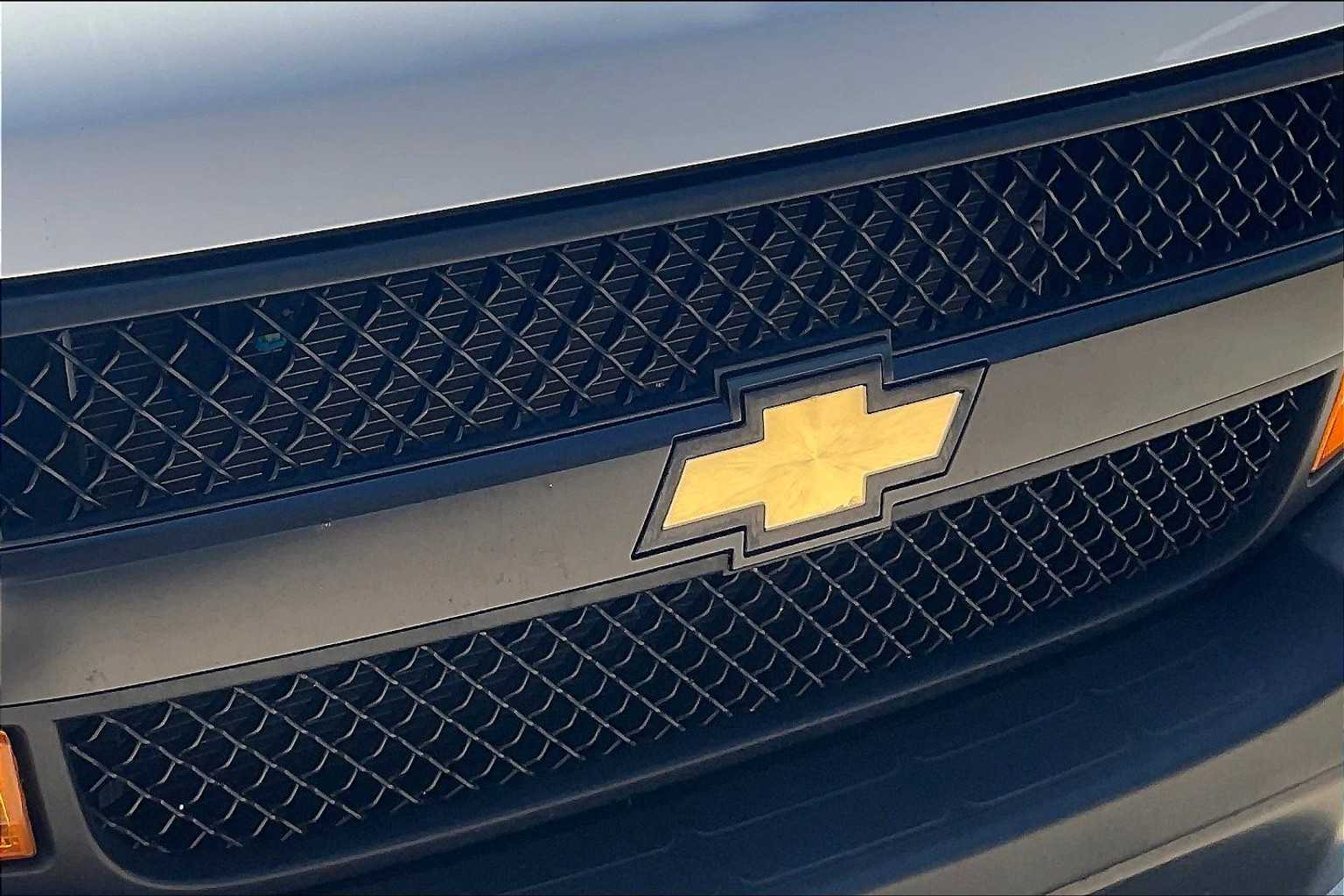 2023 Chevrolet Express LS photo 26