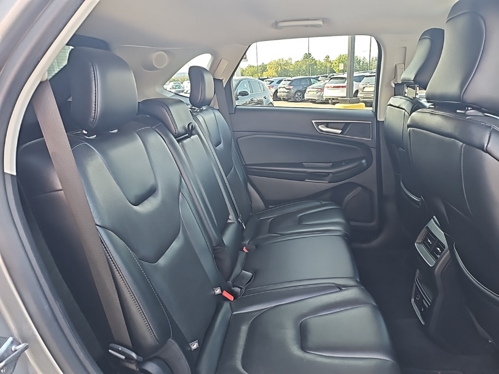 2022 Ford Edge Titanium photo 20