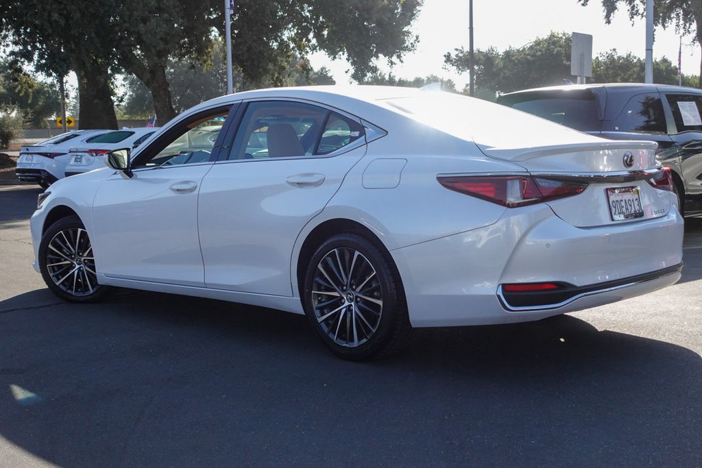 2023 Lexus ES 300h photo 8