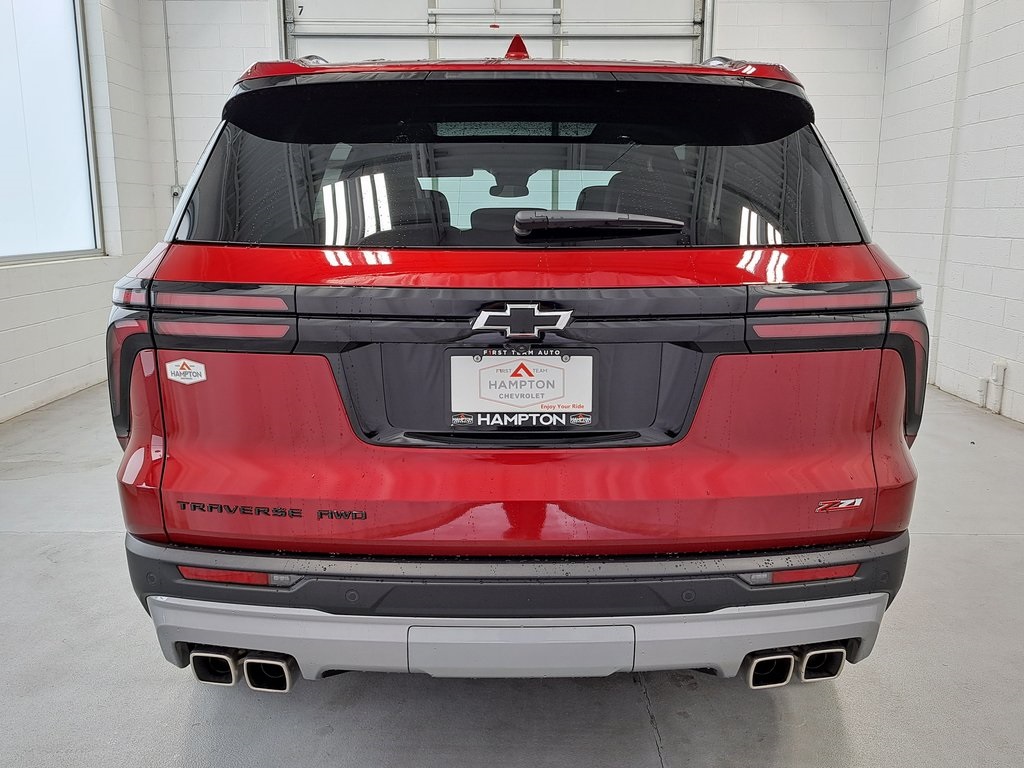 2025 Chevrolet Traverse Z71 photo 2