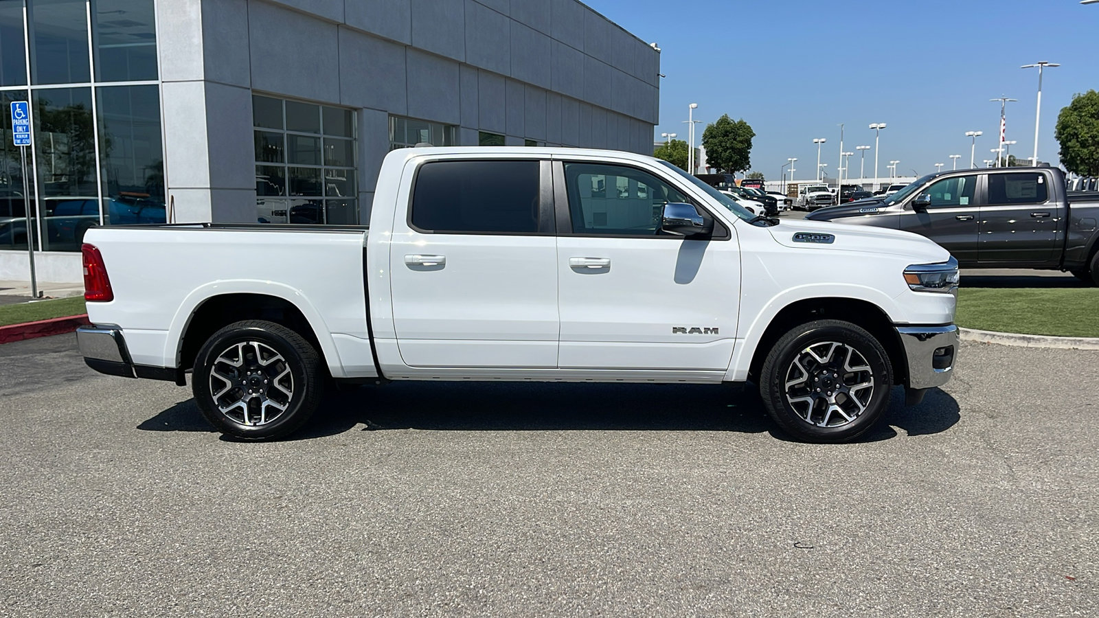 2025 Ram 1500 Laramie photo 3