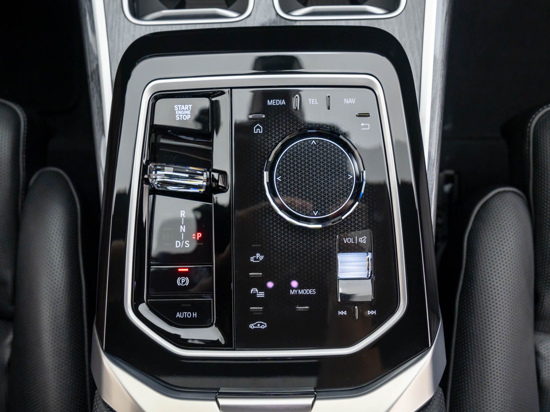 New 2025 Mineral White Metallic BMW 760i xDrive image 22