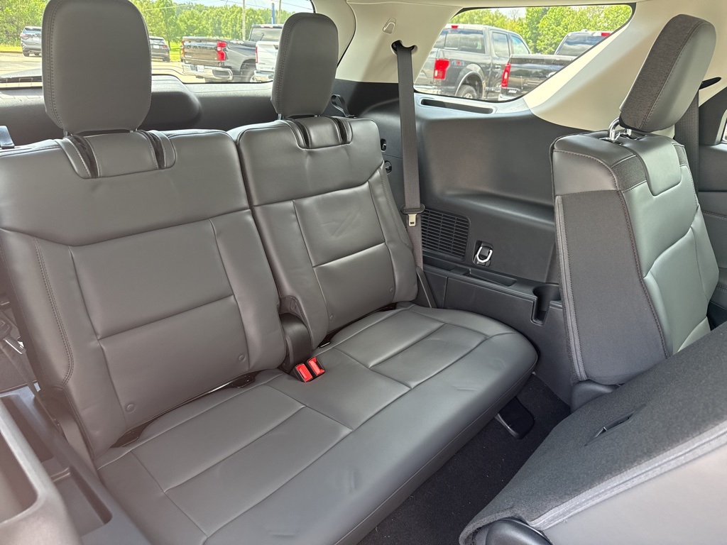 2025 Ford Explorer photo 8