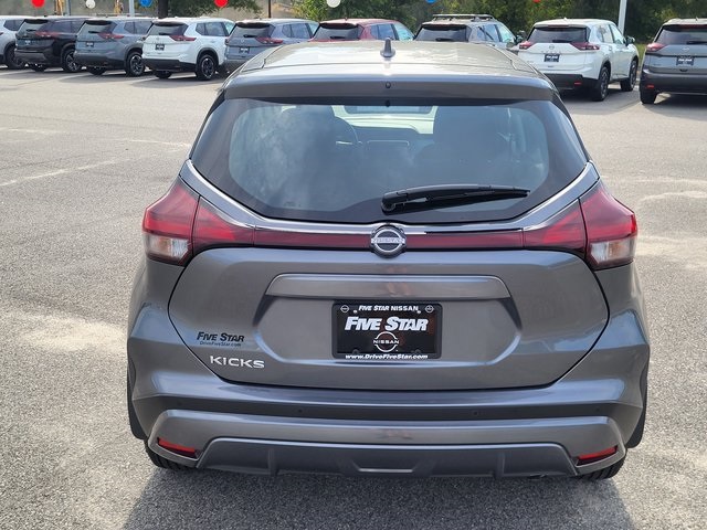 2025 Nissan Kicks Play S photo 2