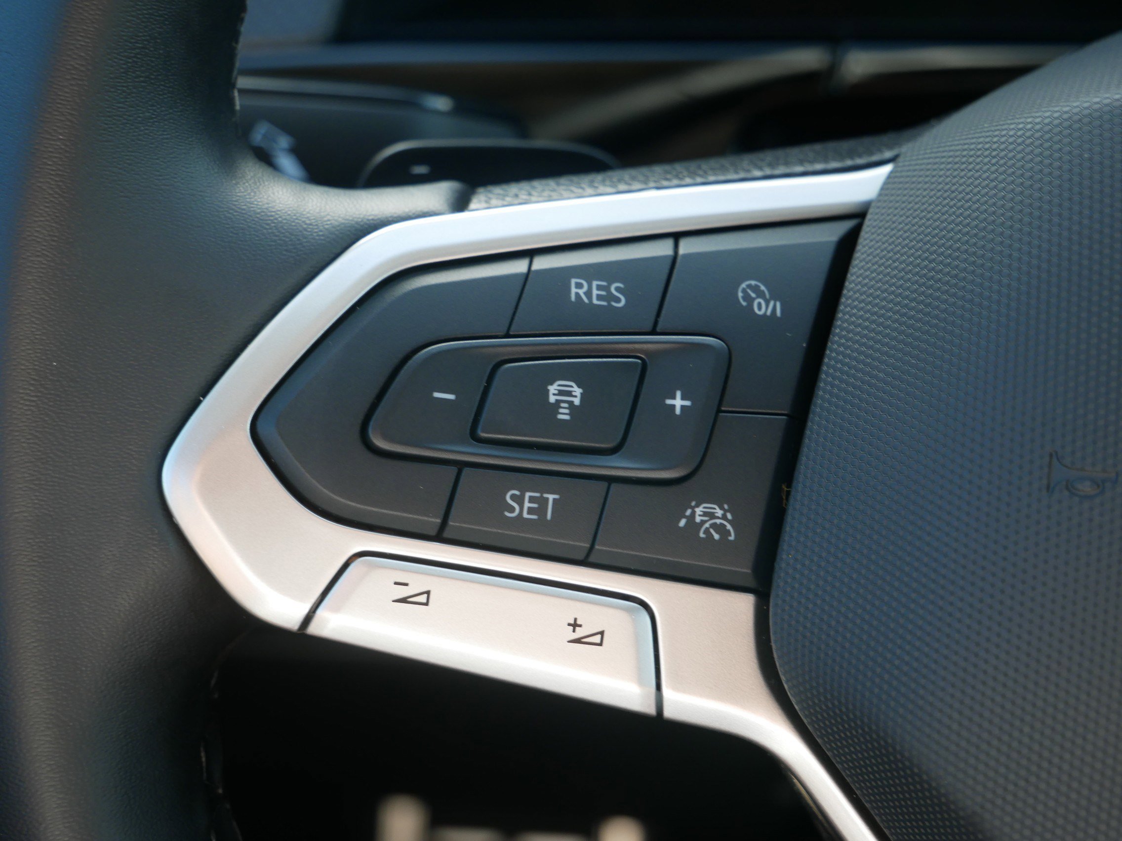 2025 Volkswagen Atlas Peak Edition photo 26