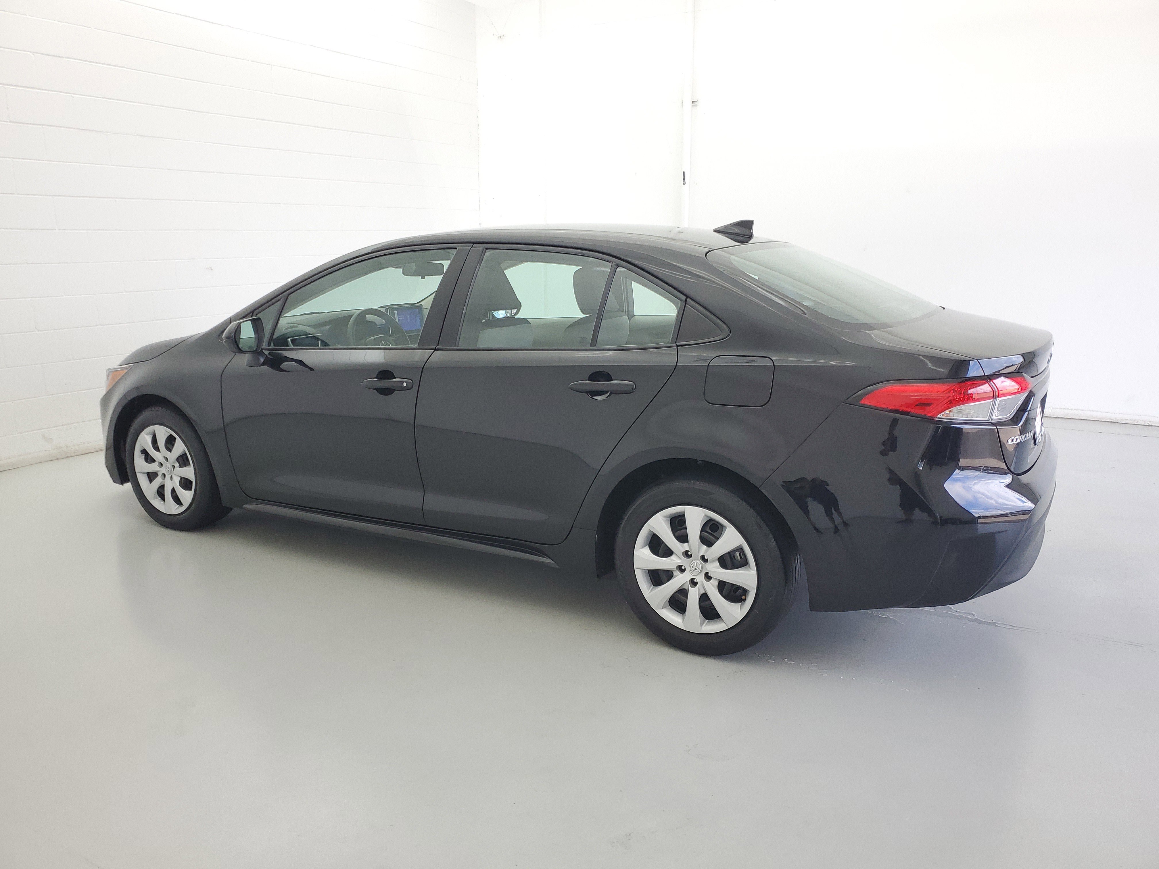 2024 Toyota Corolla LE photo 3