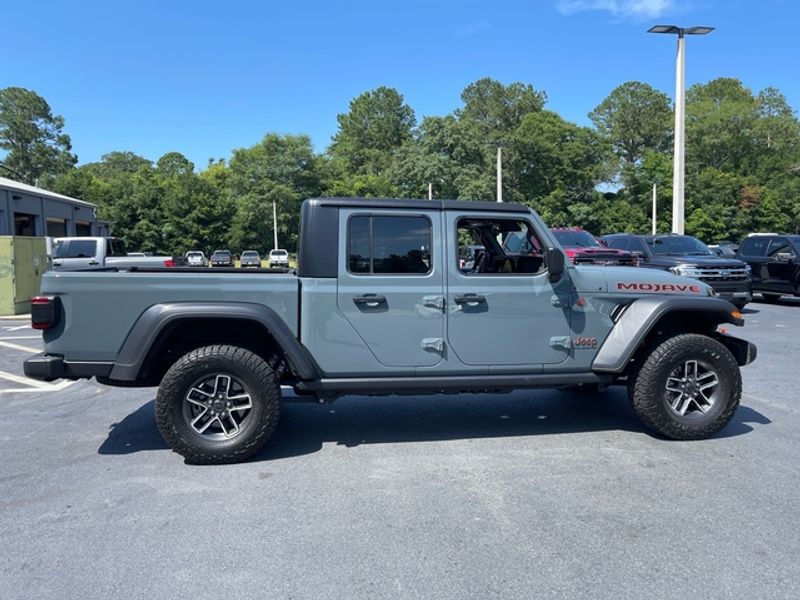 2024 Jeep Gladiator Mojave photo 12