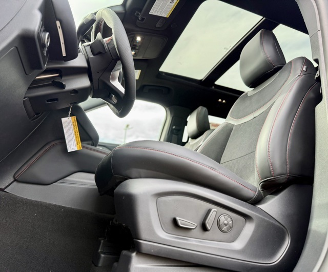 2025 Ford Explorer ST photo 14