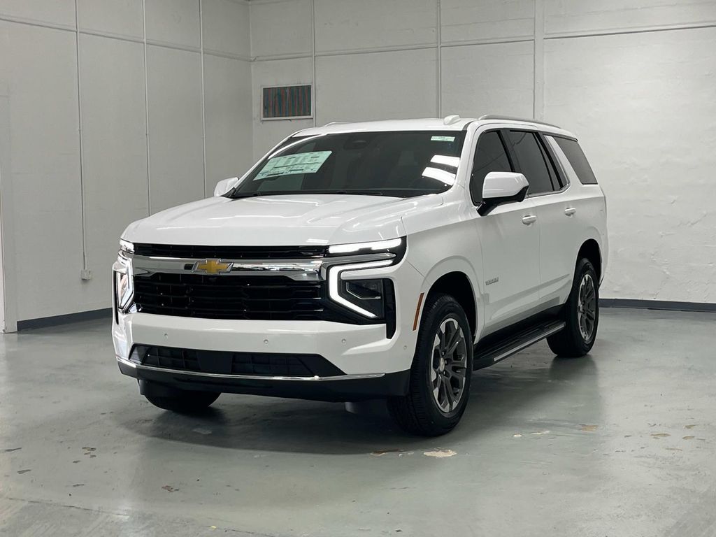 2025 Chevrolet Tahoe LS photo 4