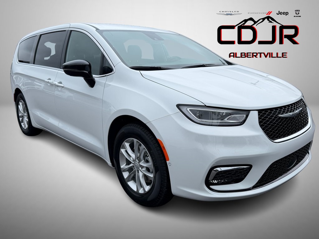 2026 Chrysler Pacifica Select's photo