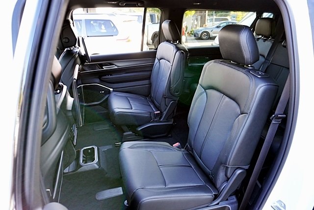 New 2025 Bright White Clear-Coat Exterior Paint Jeep Series II image 21