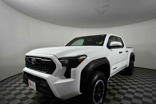 2024 Toyota Tacoma TRD Off-Road photo 4