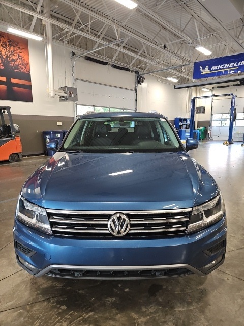 2019 Volkswagen Tiguan SEL photo 2