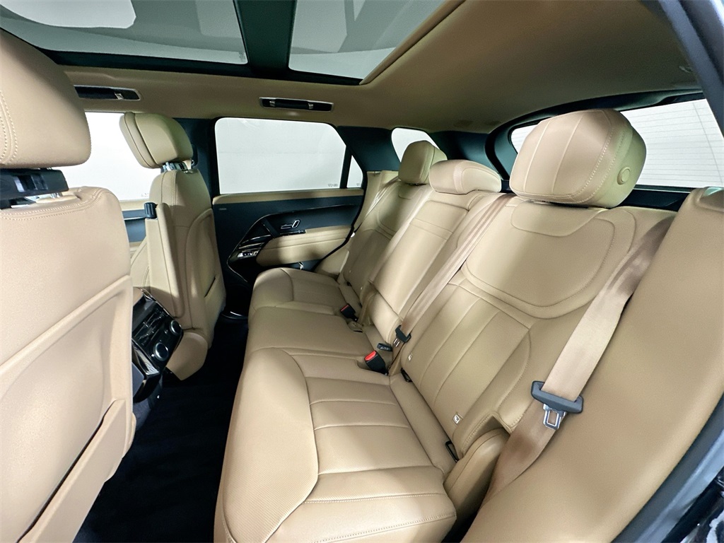 2025 Land Rover Range Rover Sport SE photo 15