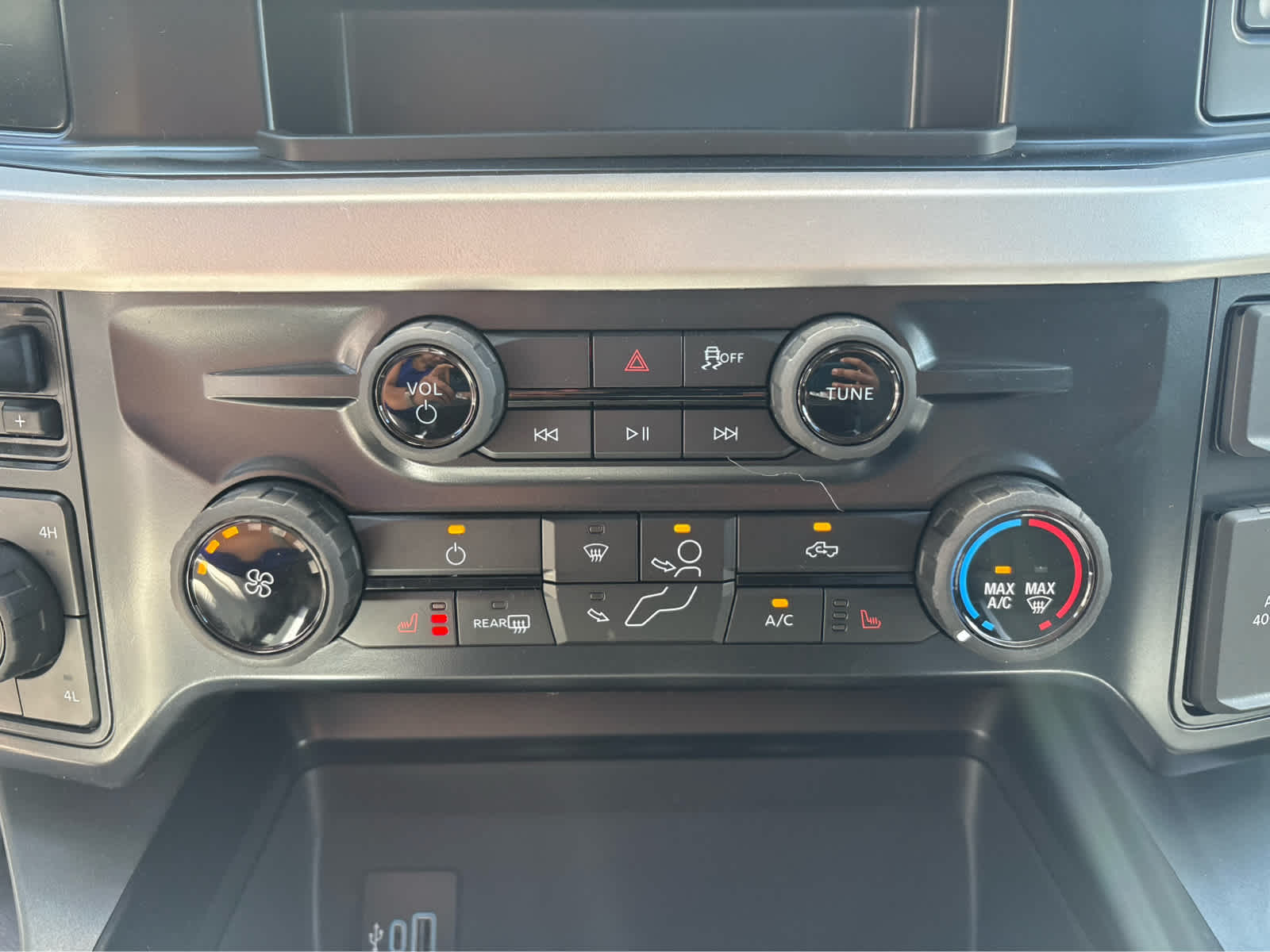 2025 Ford F-350 Super Duty Chassis Cab XLT - Photo 30