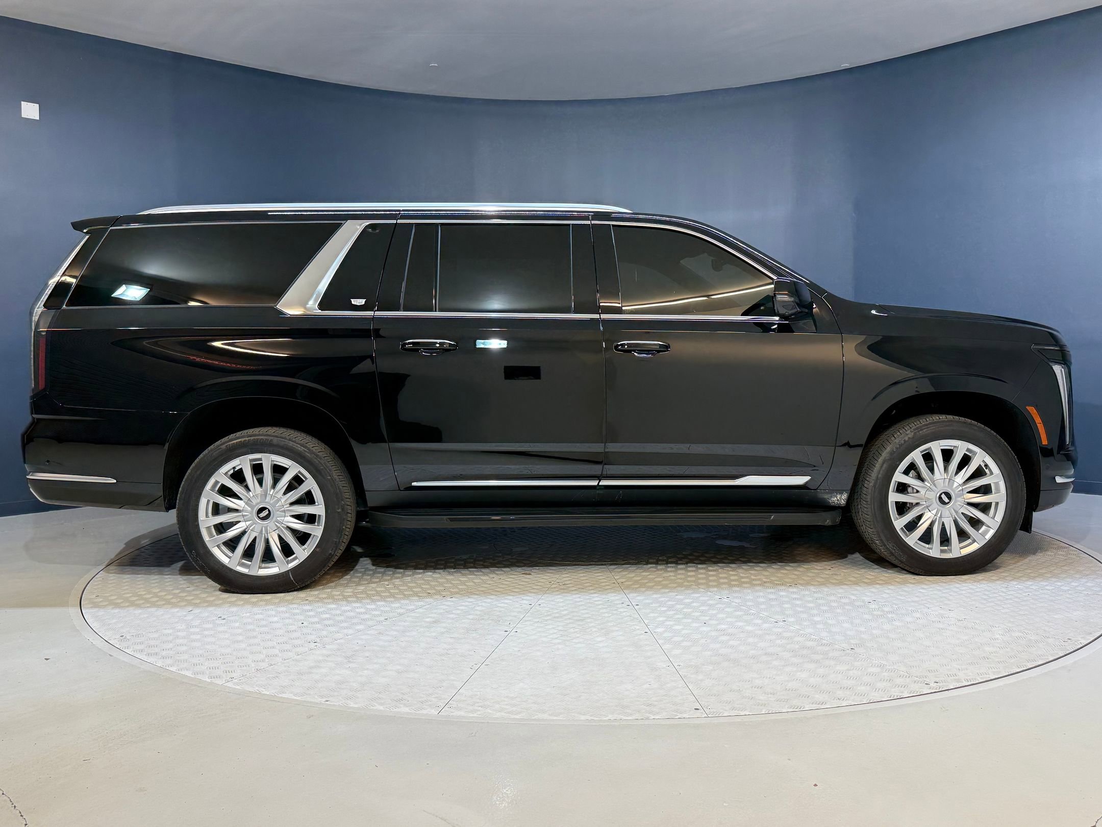 2025 Cadillac Escalade ESV Luxury photo 7