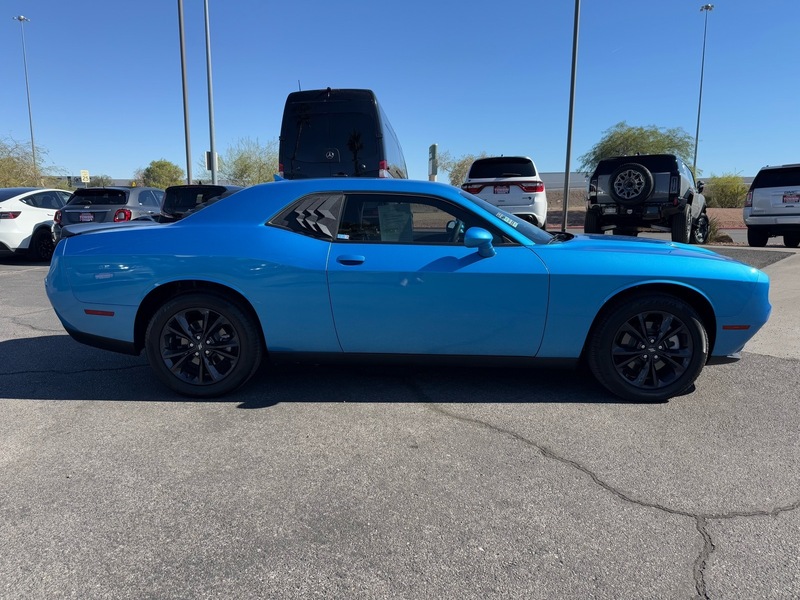 2023 Dodge Challenger SXT photo 3