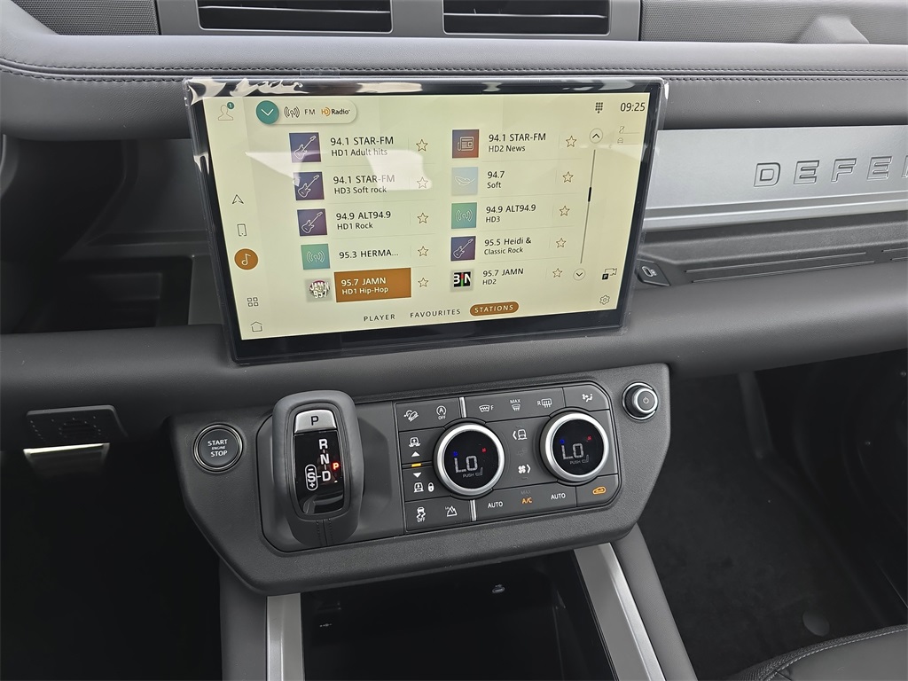 2025 Land Rover Defender 110 V8 photo 20