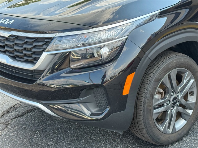 2023 Kia Seltos LX photo 10