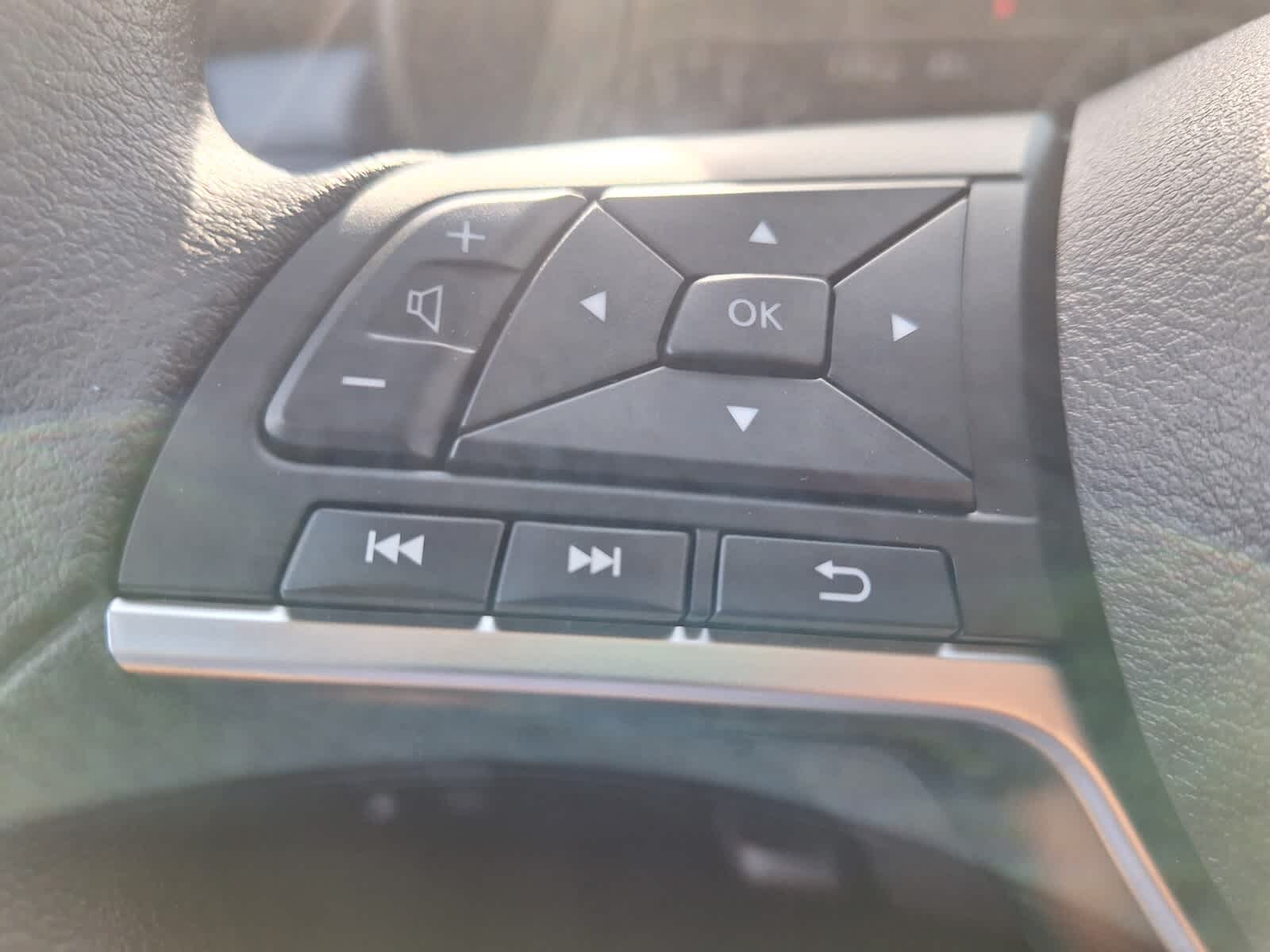 2025 Nissan Versa SV photo 12
